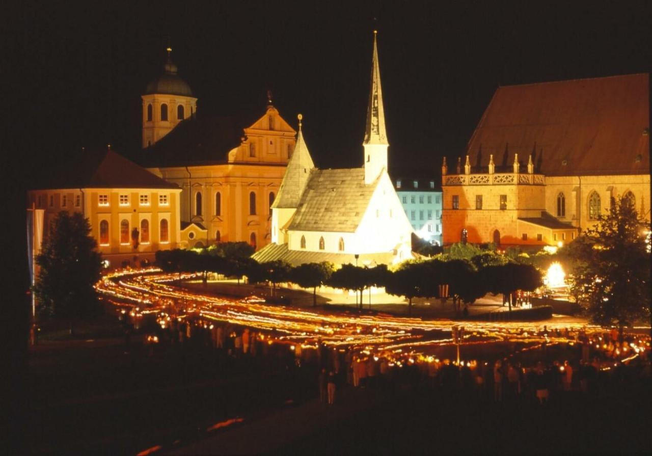 Отель Gasthof Scharnagl Альтёттинг Экстерьер фото